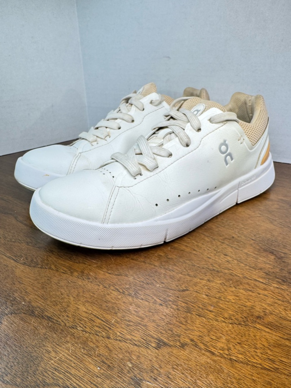 On Cloud Womens The ROGER Advantage Federer White Leather Tennis Shoes, sz 6.5
